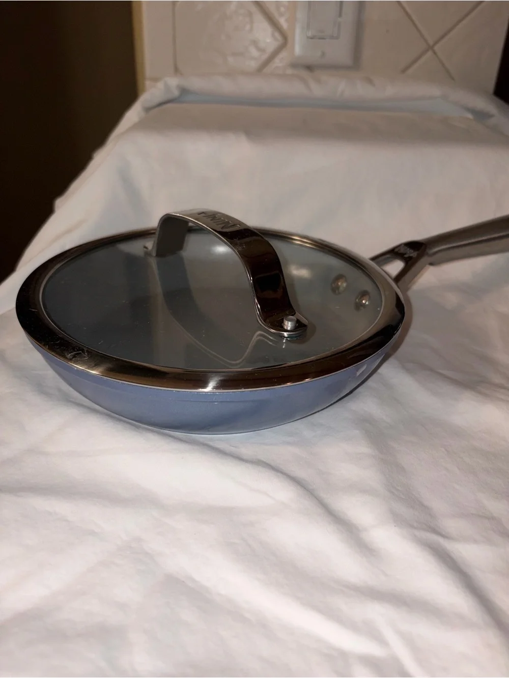Like new Ninja NeverStick Ceramic Nonstick Coated 8” fry pan Blue